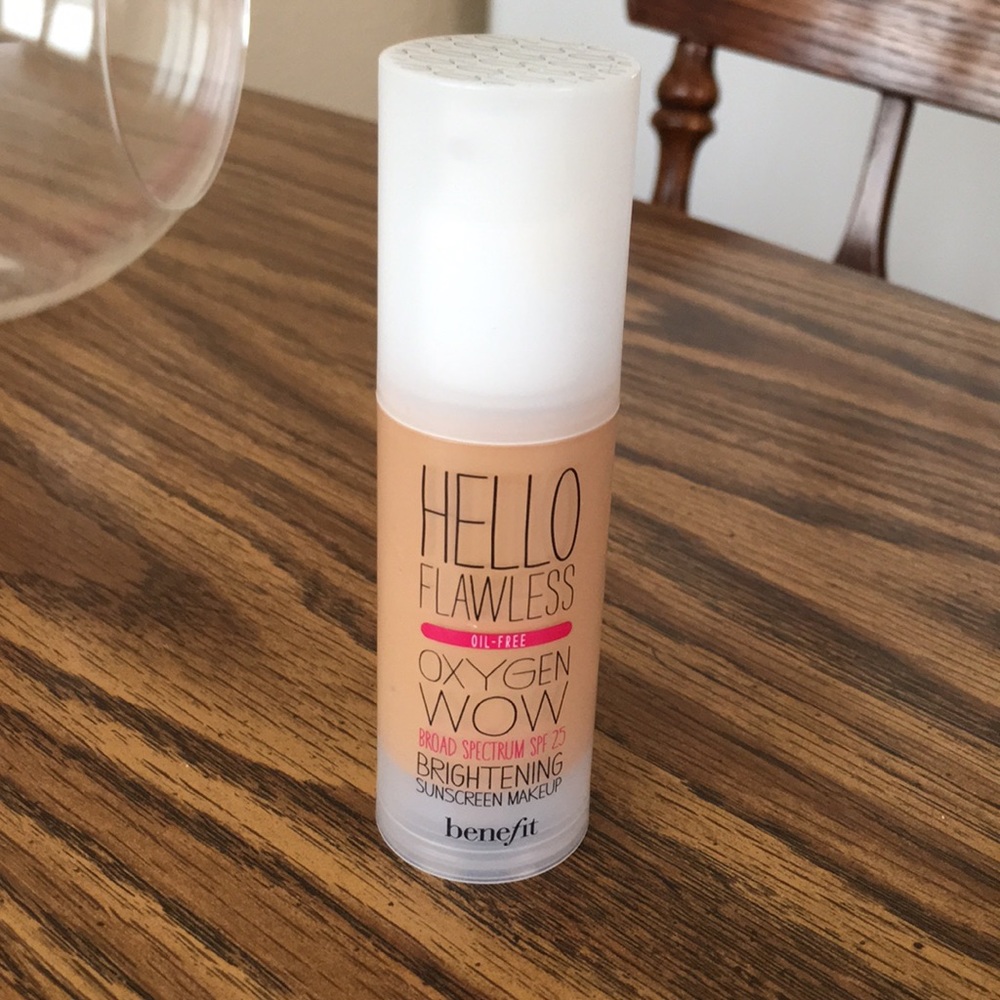 Hello Flawless Oxygen WOW foundation